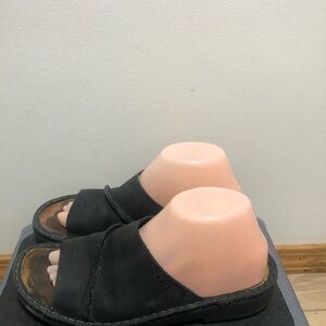 Naot Women’s Black Textured Slide On open Toe Sandals Size 39/8US